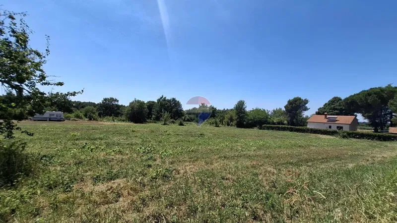 ISTRA, NOVIGRAD – Poljoprivredna parcela 1.028 m²