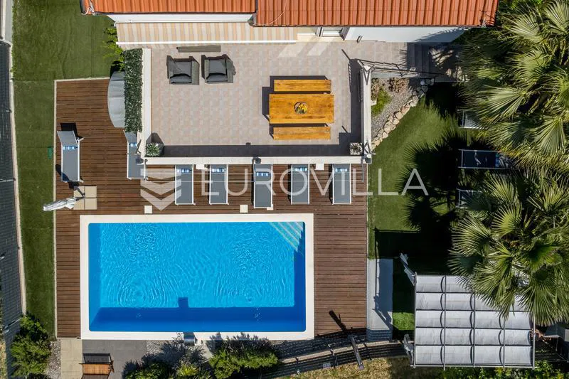 Kaštel Stari, atraktivna kuća s bazenom na mirnoj lokaciji