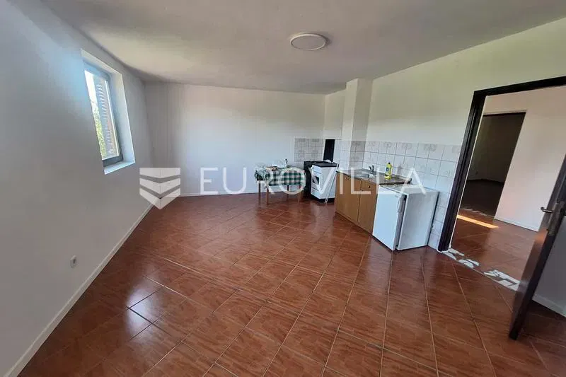 Slunj, Donji Furjan, kuća 170 m², novouređena
