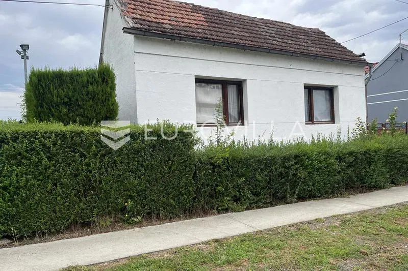 Trnjani, kuća za adaptaciju na parceli 1235 m²