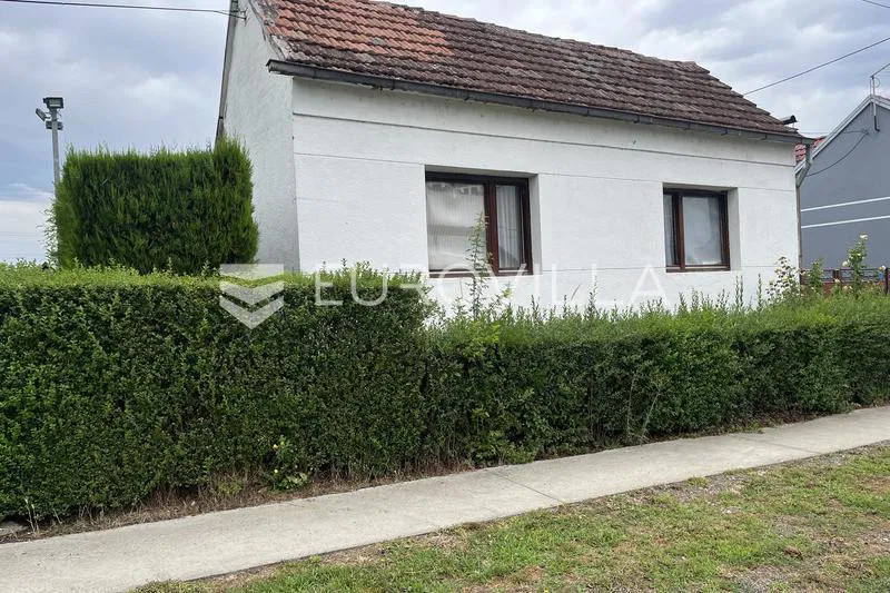 Trnjani, kuća za adaptaciju na parceli 1235 m²