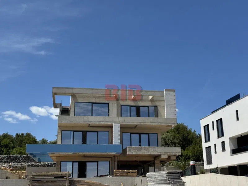 GRAD KRK,LUKSUZAN STAN,782,15M2,I KAT U URBANOJ VILI.