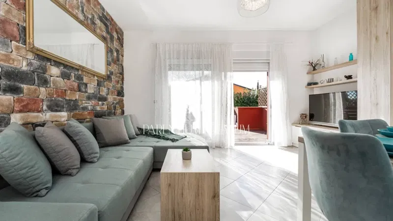 Umag, casa a schiera con piscina a 1500m dal mare – 3