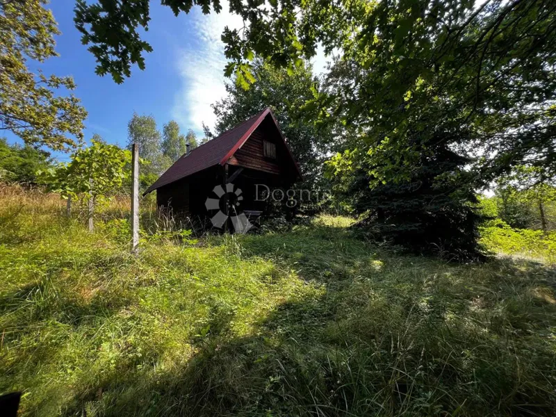 Zemljište s projektom, Pavučnjak, 1600m2
