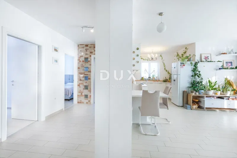 ISTRIA, PULA - 3-bedroom apartment + 34m2 apartment and 3 parking spaces – 3