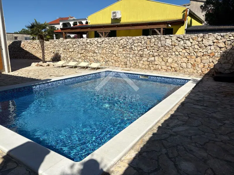 Semi-detached family house with pool - Vir – 2