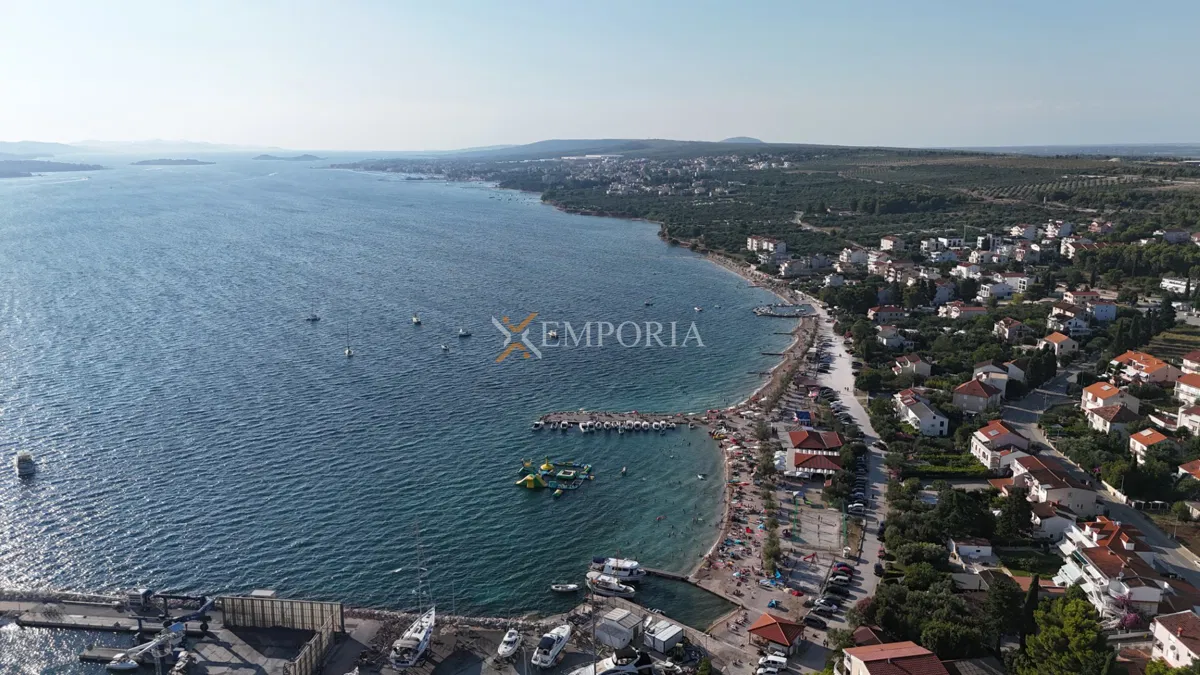 Биоград-на-Мору – земельный участок под застройку, в 250 м от моря