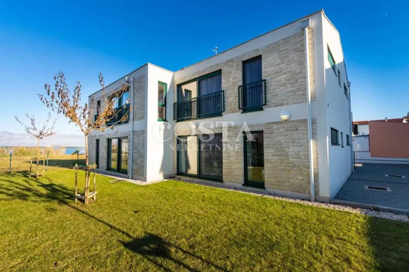 ZADAR, NIN - Luksuzan trosoban apartman s privatnim vrtom, prvi red do mora A.1