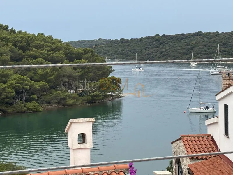 - Četverosoban stan sa pogledom na more - – 2