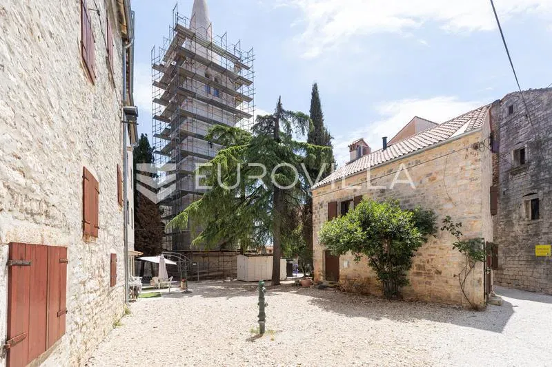 Bale, Istra, Šarmantna kamena kuća s građevinskom dozvolom u srcu grada
