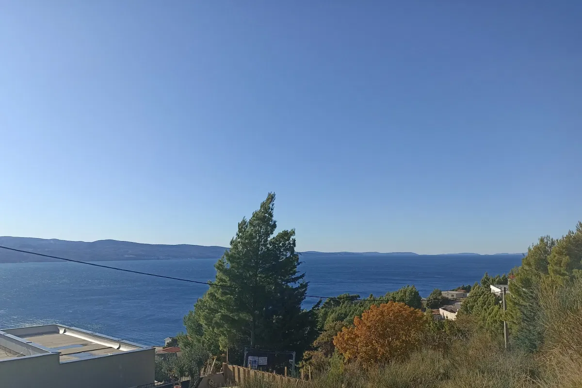 Terreno edificabile con permesso di costruzione e vista mare aperta