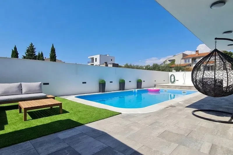 Villa with swimming pool, roof terrace and panoramic sea view – 2