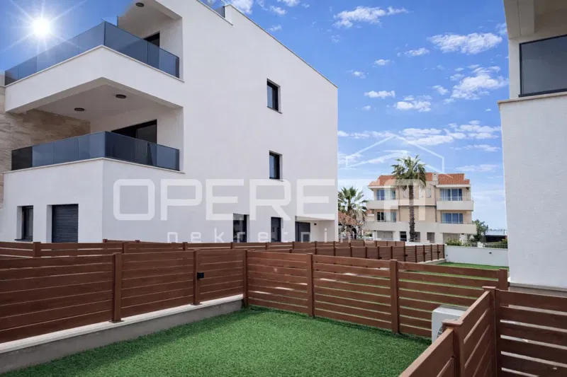 PRONTO PER ABITARE! Privlaka/Zara - Attico E101, 70m dal mare – 2