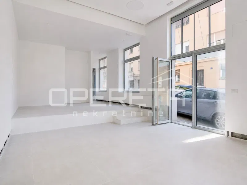 CENTRO STORICO, SPAZIO COMMERCIALE, 116 M2, LOCALE SU STRADA. – 2