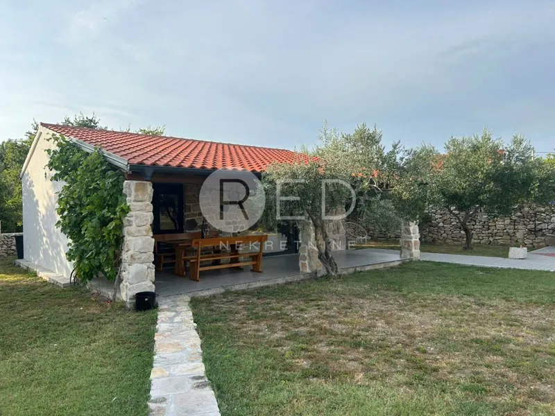PREKRASNA KUĆA S BAZENOM I VELIKOM OKUĆNICOM - ZADAR, BABINDUB – 2