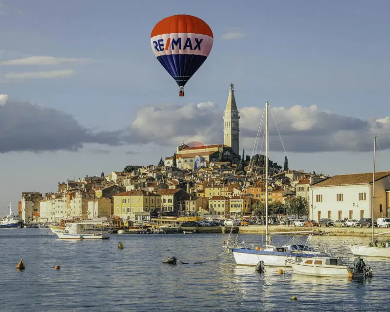 Rovinj, građevinsko zemljište za benzinsku postaju/restoran/parking i slično