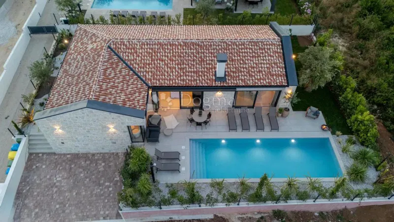 Potpuno opremljena vila s 3 spavaće sobe i bazenom – Poreč, Istra