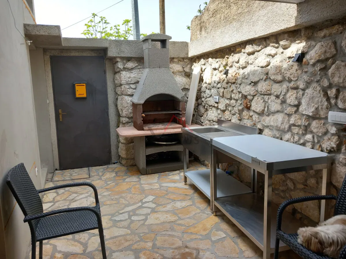 BRIBIR - Adaptirana hiša z dvoriščem