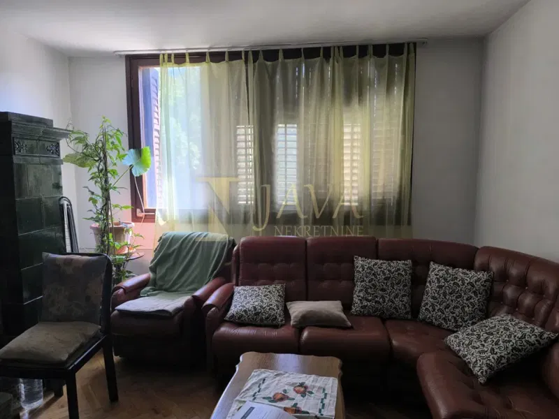 MATULJI DETACHED HOUSE WITH 4 APARTMENTS AND GARAGE – 2