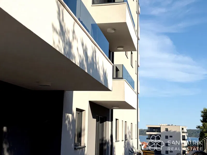 Seget Donji - Trogir: Wohnung mit Garten (87 m²) in einem modernen Neubau