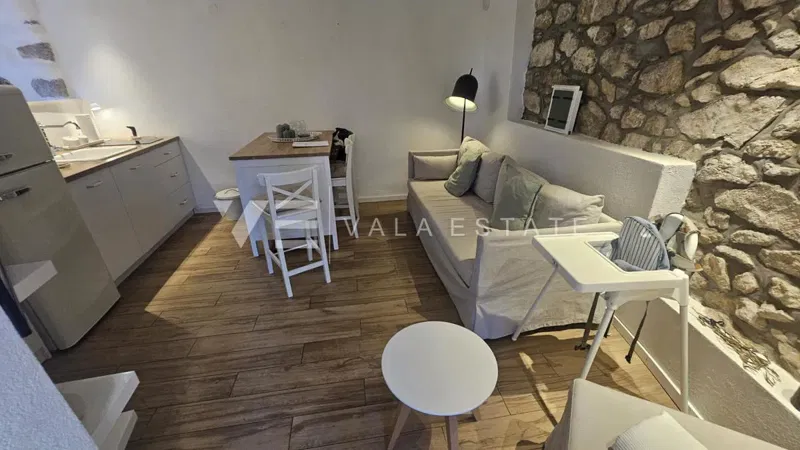 CASA AUTOCTONA IN PIETRA RISTRUTTURATA CON VISTA MARE