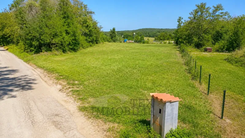 Grundstück für Wirtschafts- und Produktionszwecke - Servicefläche, 2.596 m²
