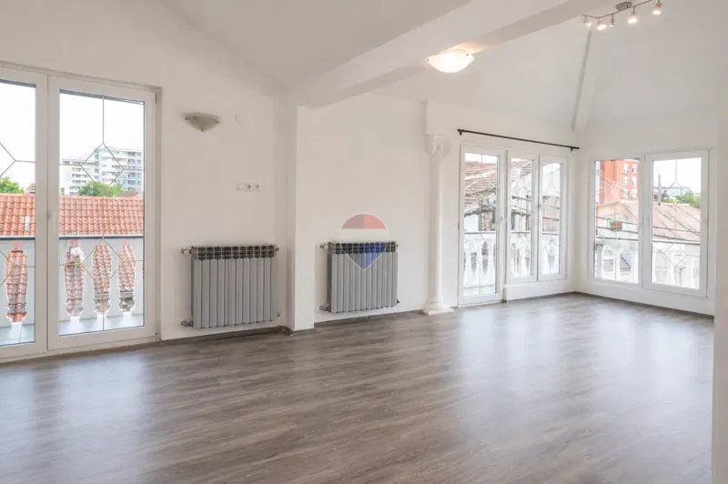 Casa Ferenščica, Peščenica - Žitnjak, 300m2