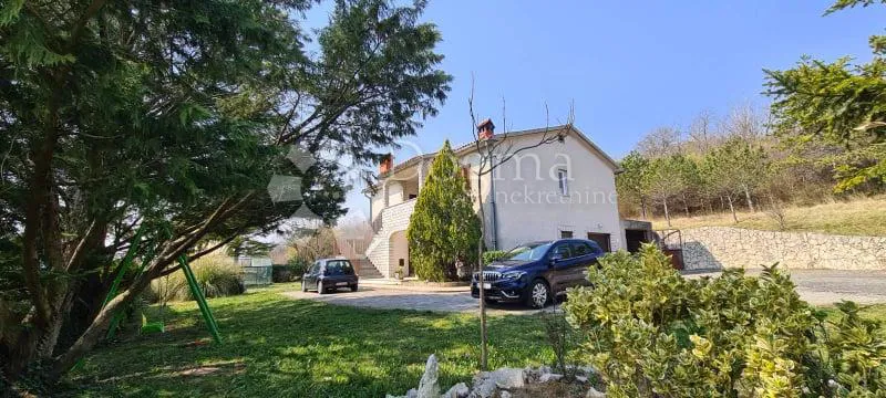 LABIN;,Kuća sa 2 stana i dodatna  građevinska parcela