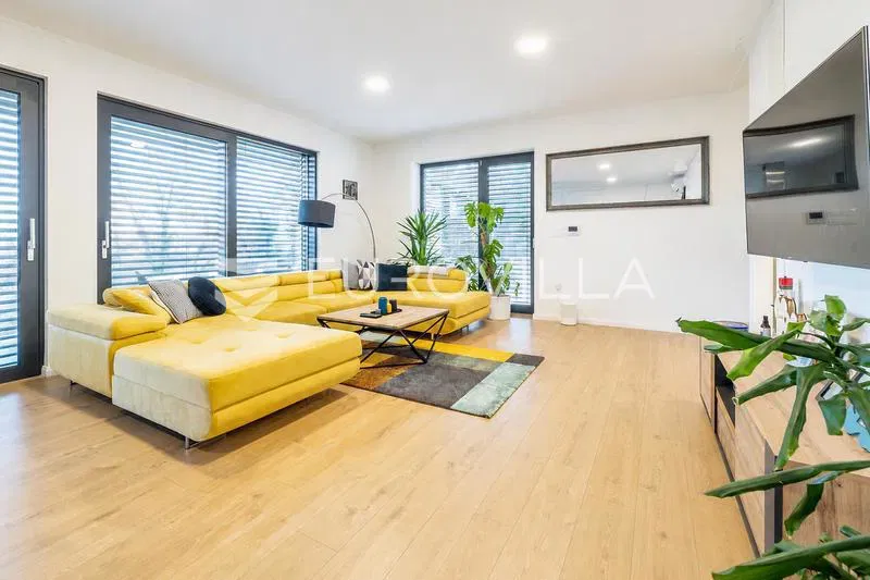 Zagreb, Bijenik, luxury villa 376.92 m² on a plot of 1,400 m², open view – 2