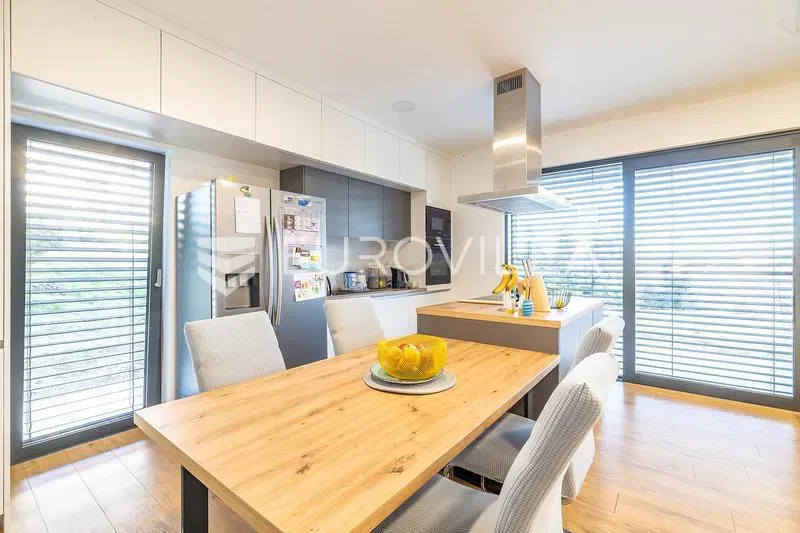 Zagreb, Bijenik, luxury villa 376.92 m² on a plot of 1,400 m², open view – 3