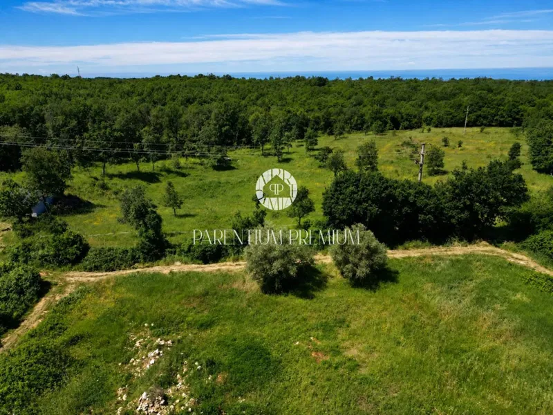 Działka budowlana w okolicy Poreča – 692 m² w spokojnej lokalizacji, tylko 7 km od – 2