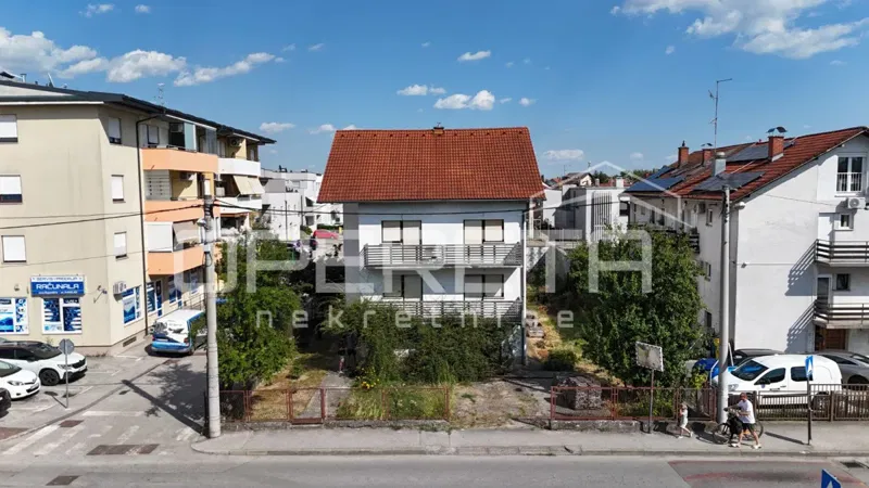 TERRENO CON CASA, 709 m2, situato nella zona M1 – mista, prevalentemente residenziale! – 3