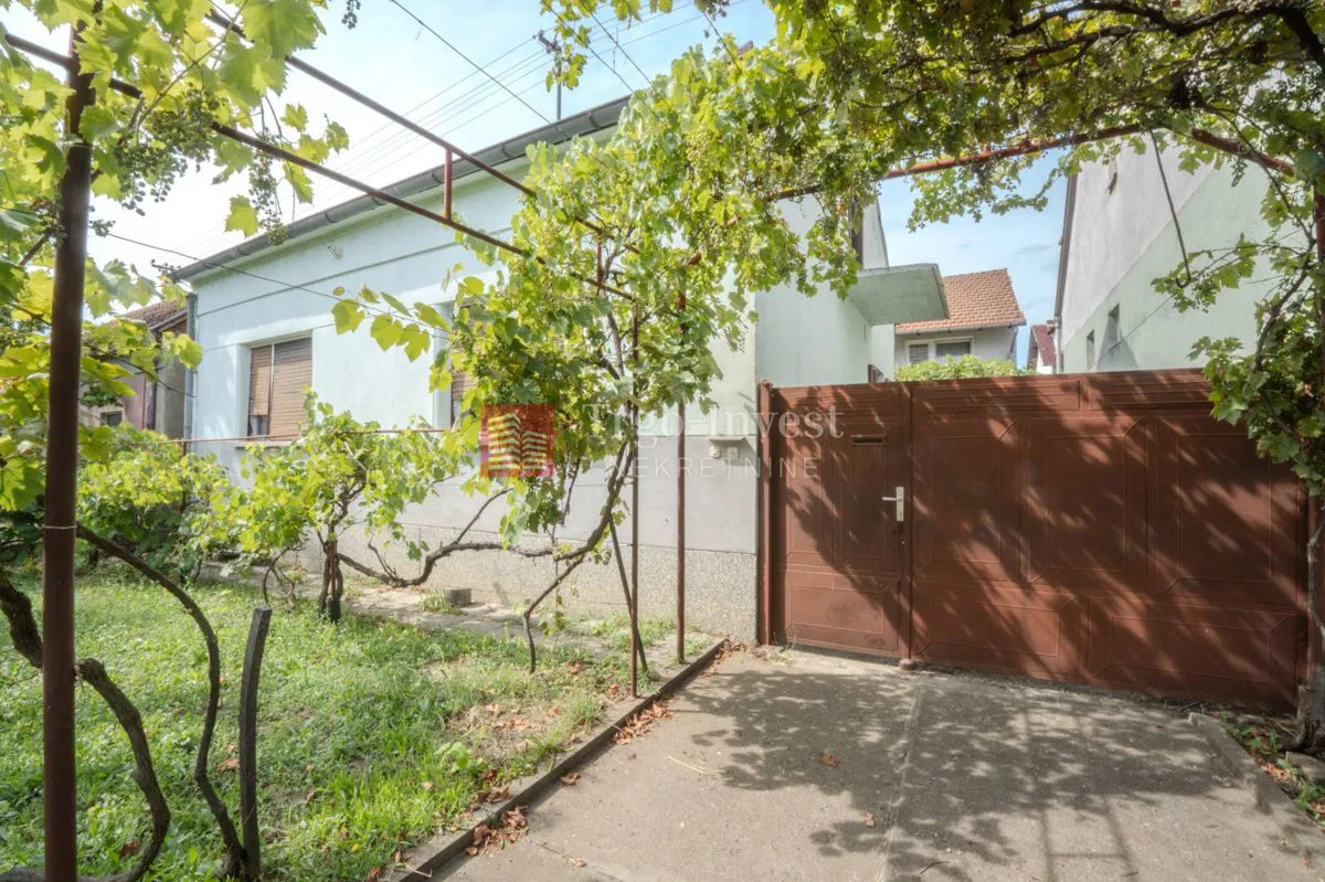 M. LANOSOVIĆA prizemnica 80 m² + dvorišna kuća 80 m², parcela 418 m²