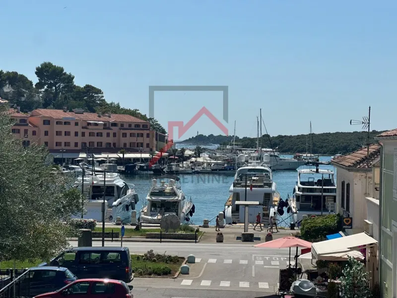 Vrsar, kuća u nizu, na 200m od Vrsarske marine