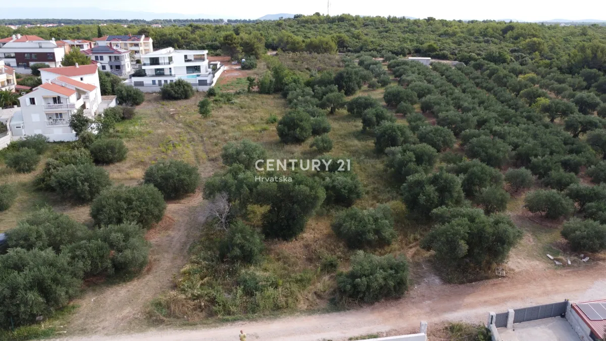 Teren, Kumenat Biograd, pored građevinske zone
