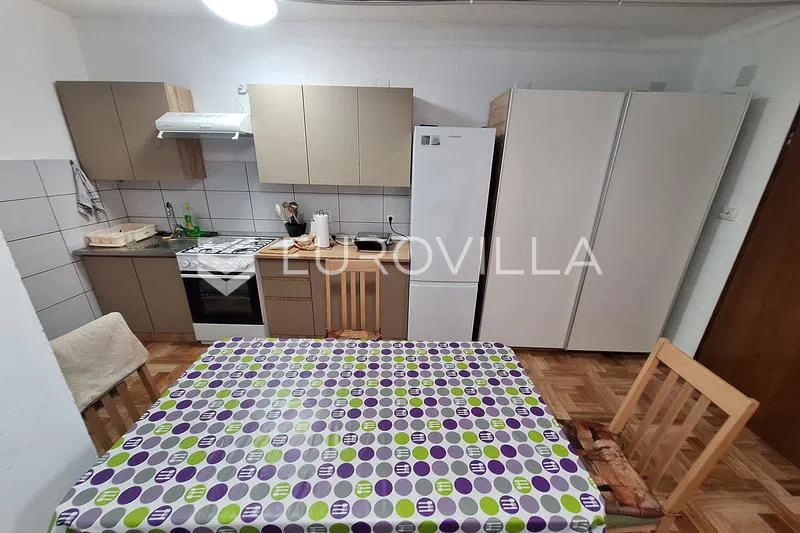 Karlovac, Zadobarje, apartman 25 m², novouređen s terasom