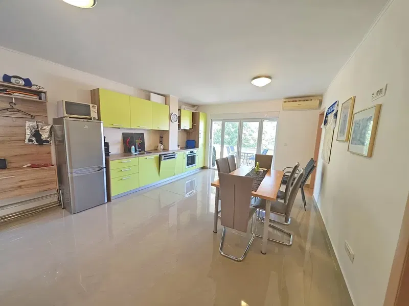 Šilo, namješten apartman na 2. katu na mirnoj lokaciji!