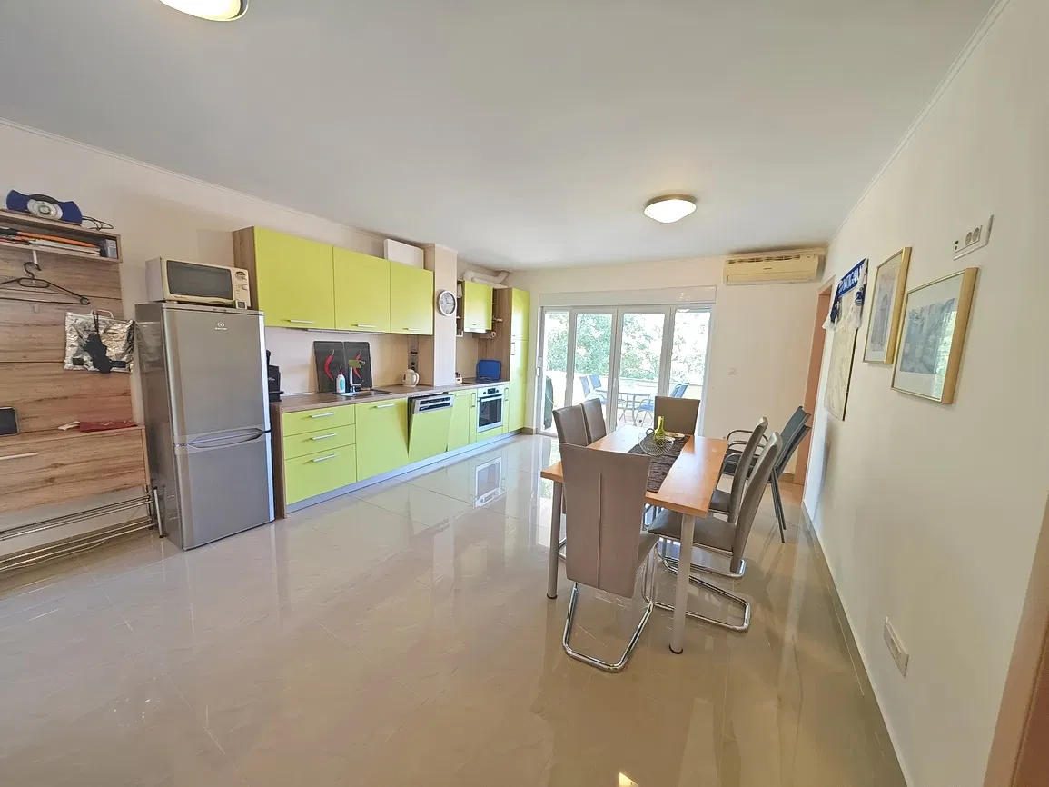Šilo, namješten apartman na 2. katu na mirnoj lokaciji!