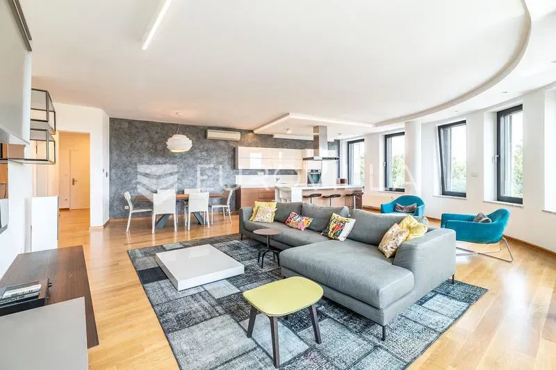 Zagreb, Maksimir Beautiful Three-Bedroom Apartment with Open Views, Two Garage Parking Spaces – 2