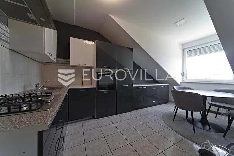 Osijek, Gornji Grad - Fully Furnished Three-Bedroom Apartment for Sale, 73 m², Excellent Location – 3