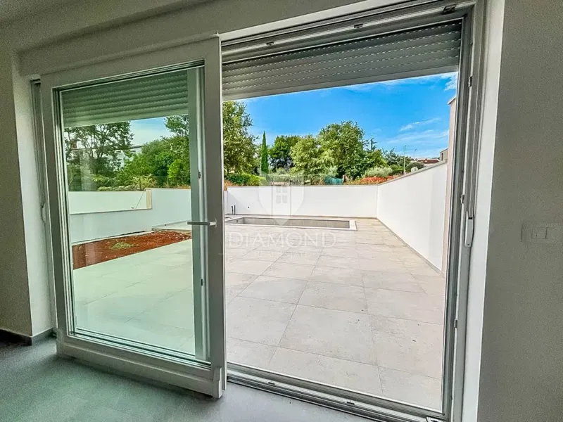 Umag, dintorni, villetta bifamiliare con piscina vicino al mare! – 2