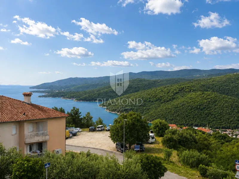 Rabac, dvosoban stan s prekrasnim pogledom na more!