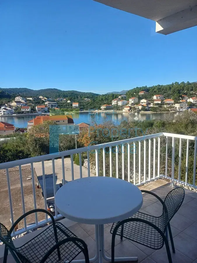 Többszintes tengerre néző lakás kerttel, Korčula