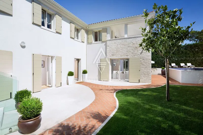 Exclusive Luxury Villa with Pool close to Poreč – near the Sea – 2