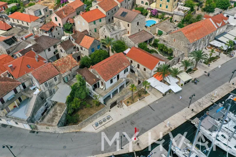Samostojeća kuća Prvi red do Mora u Vrboskoj
