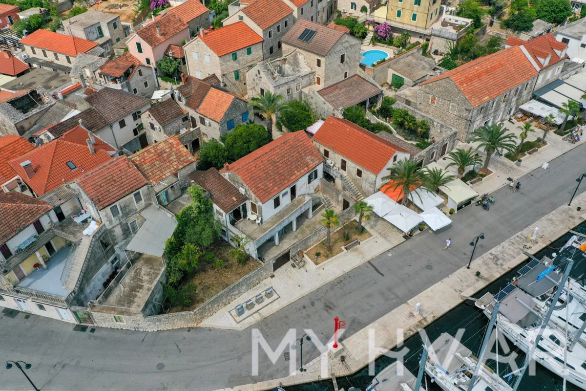 Samostojeća kuća Prvi red do Mora u Vrboskoj