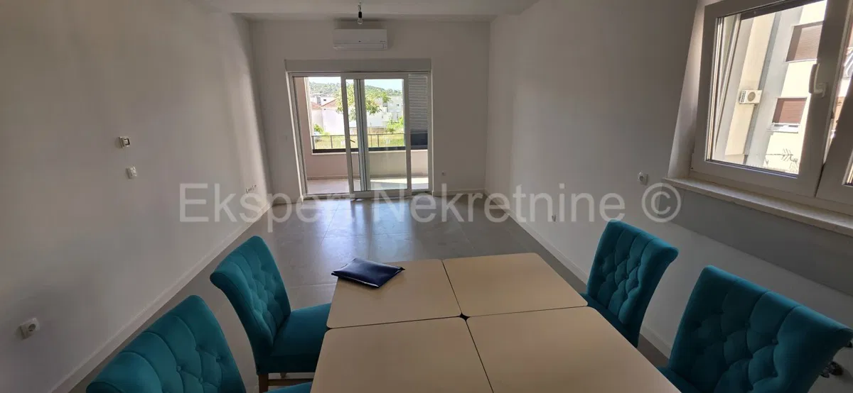 Trogir, dvosoban stan 80 m2,novogradnja, odmah useljiv