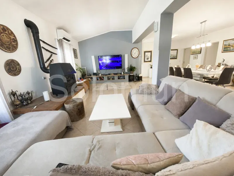 Rovinj okolica, prizemna kuća 156m2 s velikom okućnicom