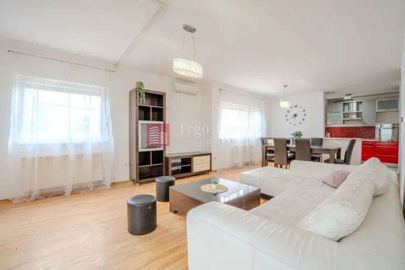 E. KUMIČIĆA dvosoban stan, 1. kat, 65 m², odv. režije