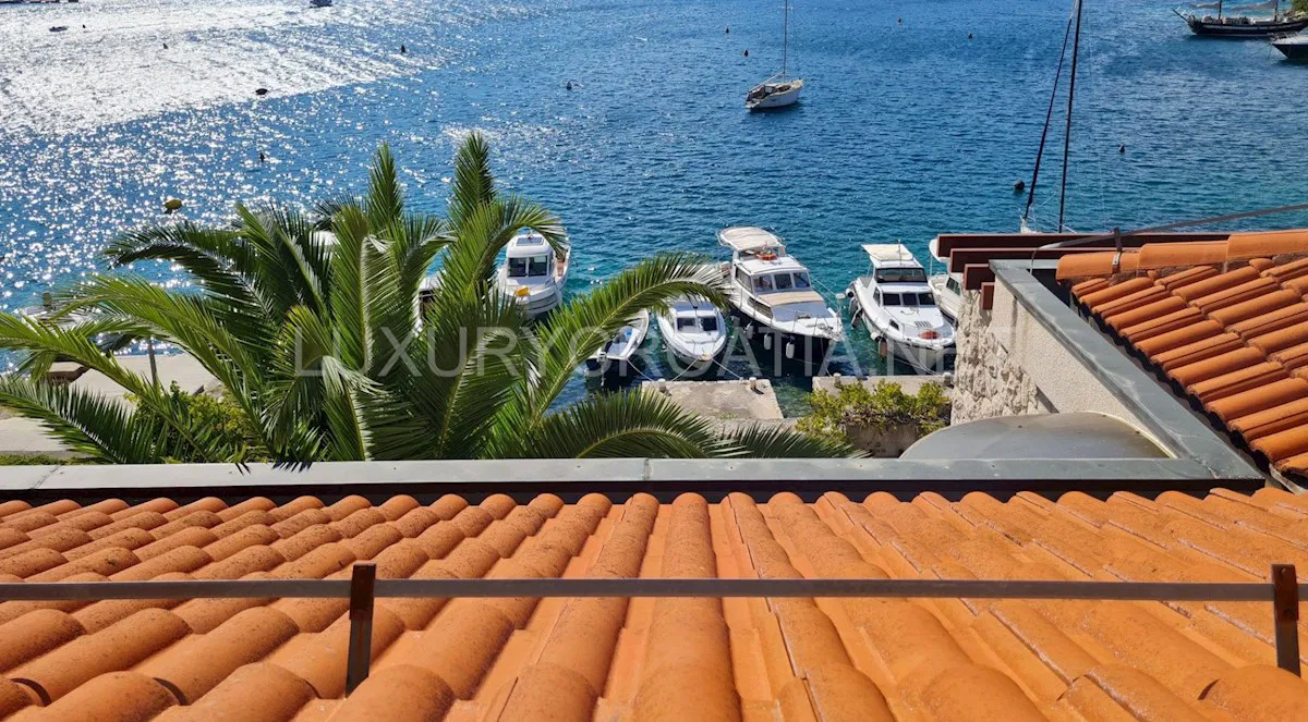 Prodaje se vila na otoku Korčuli s vezom za brod